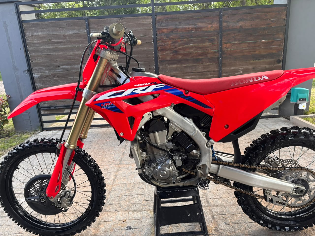 Moto Honda CRF 450 modelo 2024 - Imagen 2