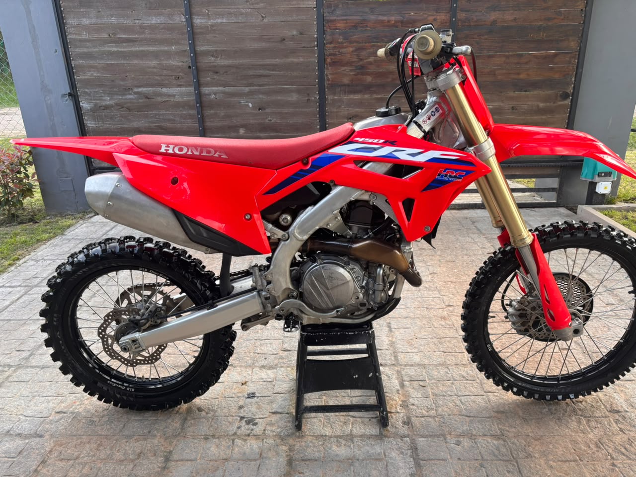 Moto Honda CRF 450 modelo 2024 - Imagen 8