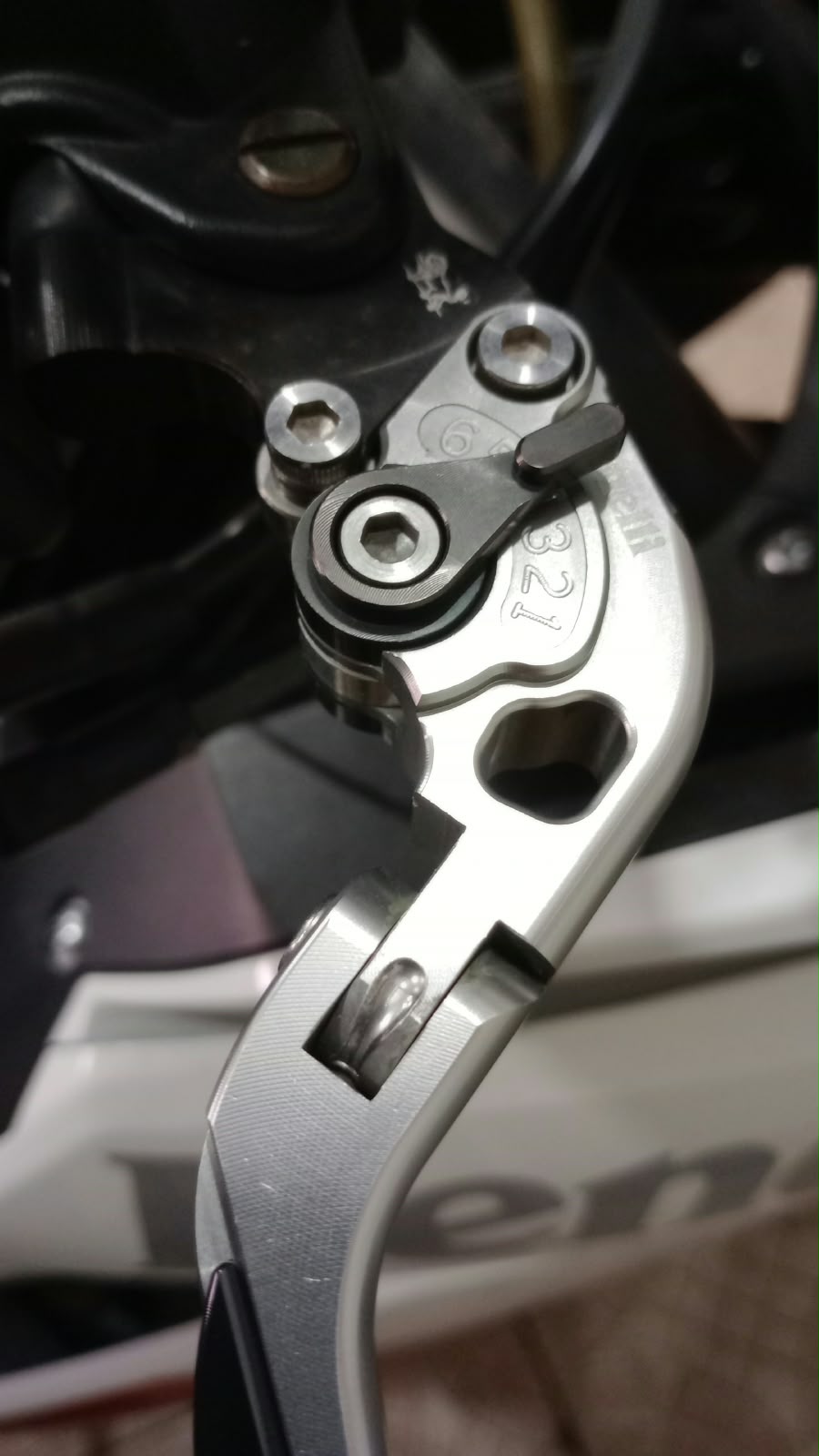 Moto Benelli 302R modelo 2018 - Imagen 6